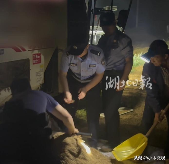这事儿估计要火到人民日报了！
5月24日凌晨1时许，
湖北襄阳市东津派出所所长肖