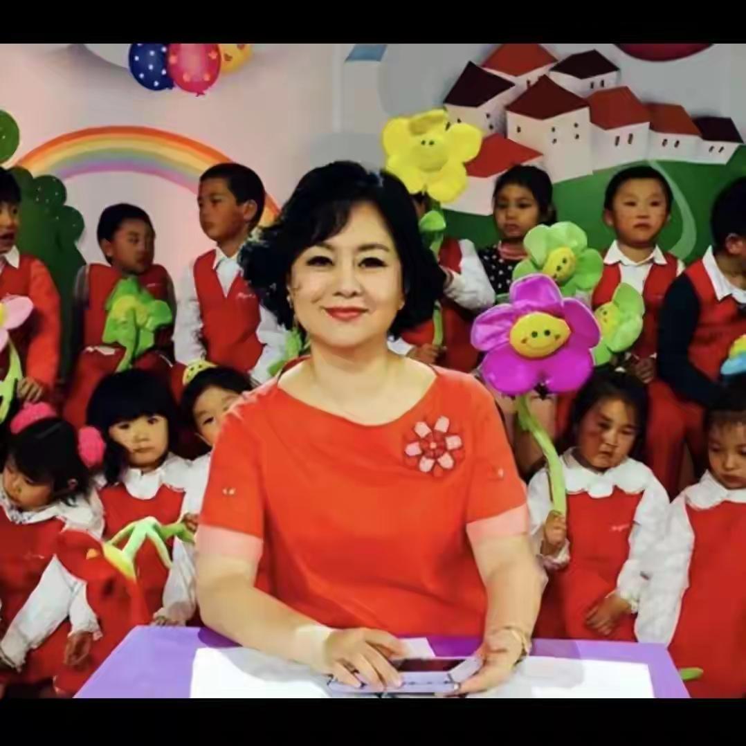 老太太是多少代孩子们的回忆，你认出她是谁了吗？