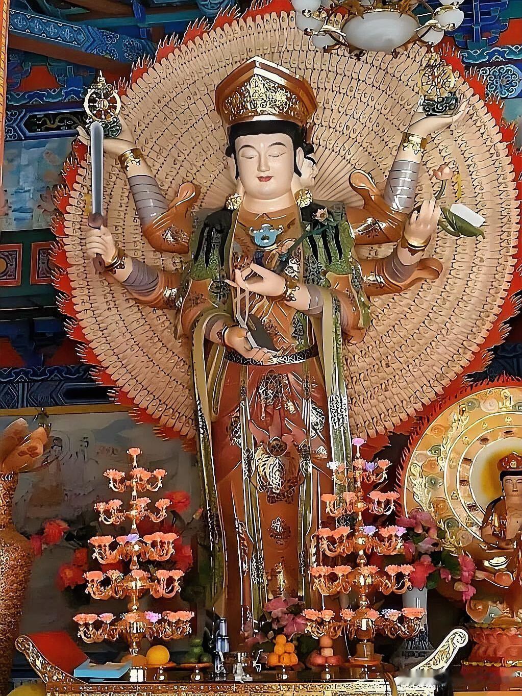 五台山白云寺｜只顾打卡露天大佛，大殿六臂文殊少有人留意
 
来白云寺，绝大多数游