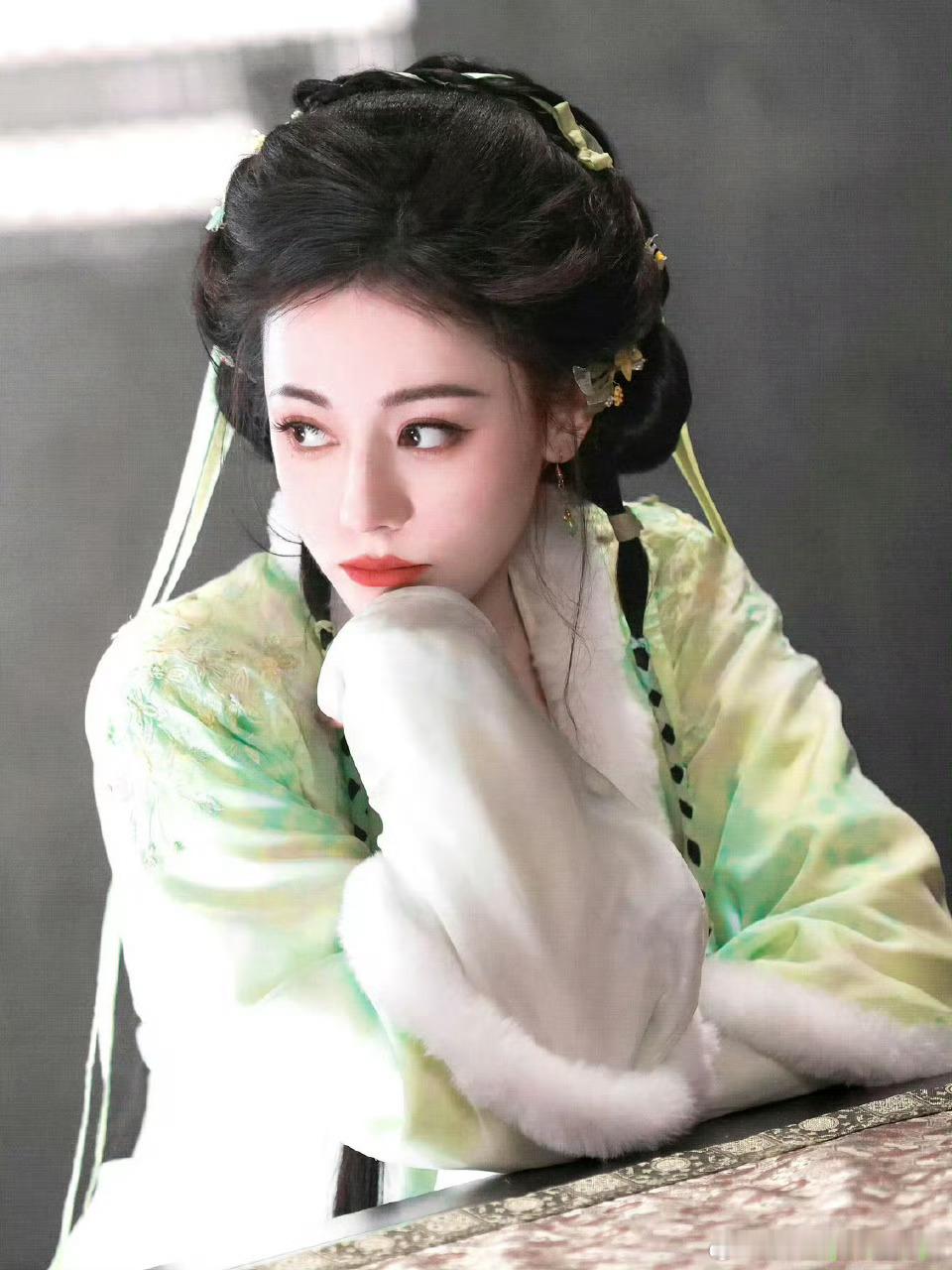 白日提灯顶配制作班迪丽热巴的古装颜值 白日提灯顶配制作班，咱就说再加上我们的迪丽