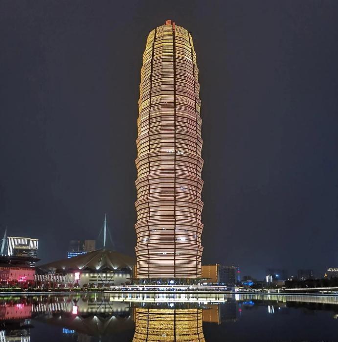 预测十年后中国一流发达城市：
第一：深圳
第二：上海
第三：北京
第四：广州
第
