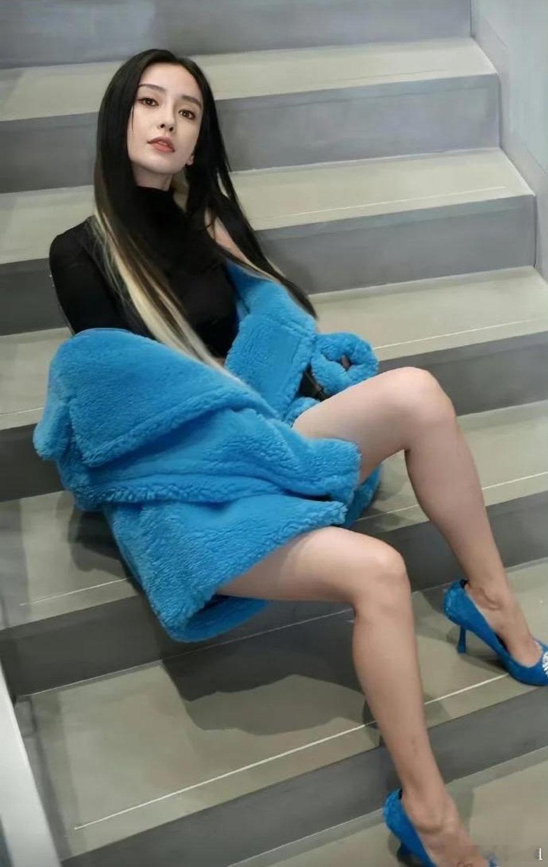 杨颖似乎又回到了小模特的时代了！ ​​​