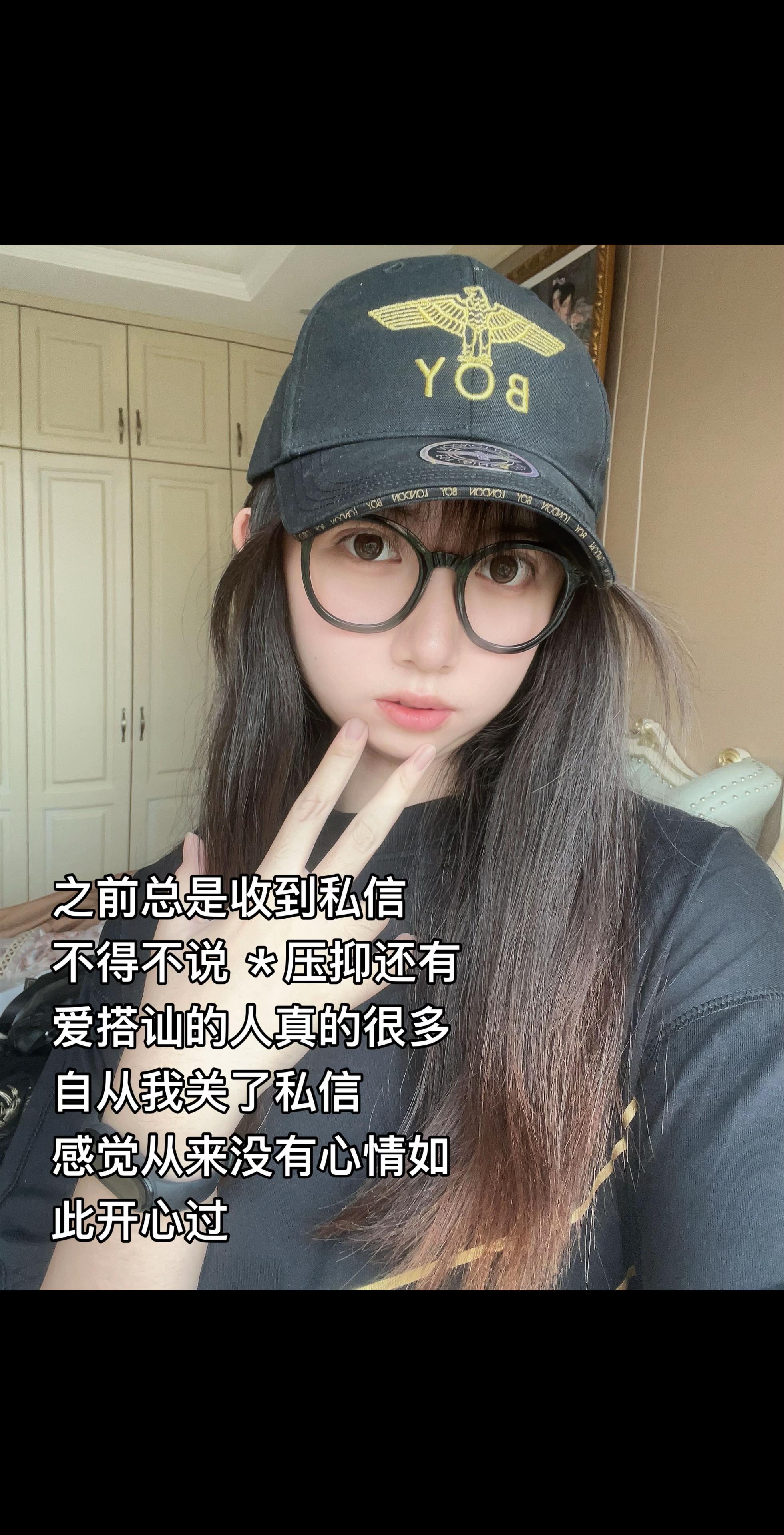 还是那句话。我有自己的底线和原则 不可能干任何出格擦边的事情去获得粉丝...