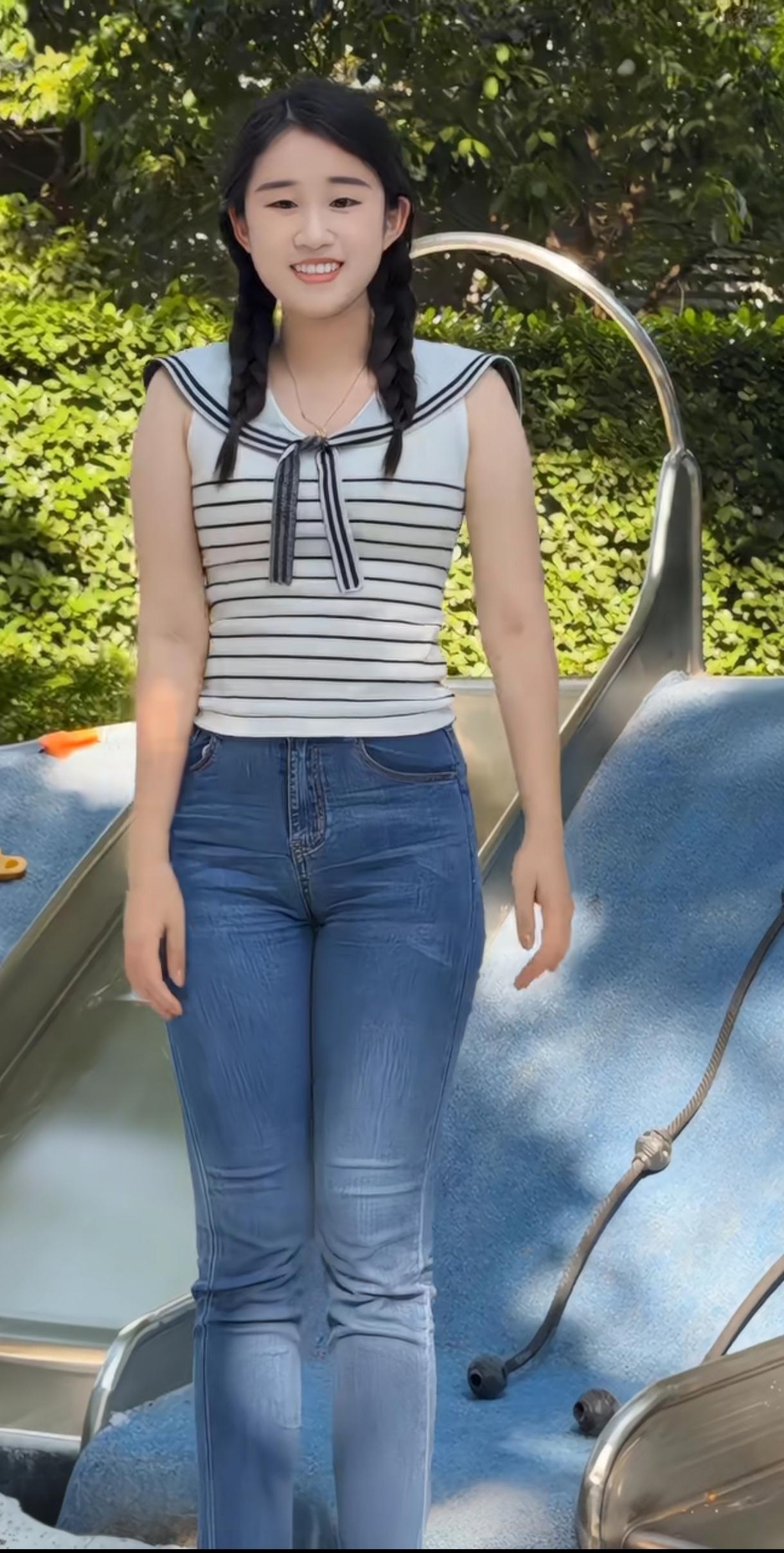 漂亮姑娘游乐场留影。