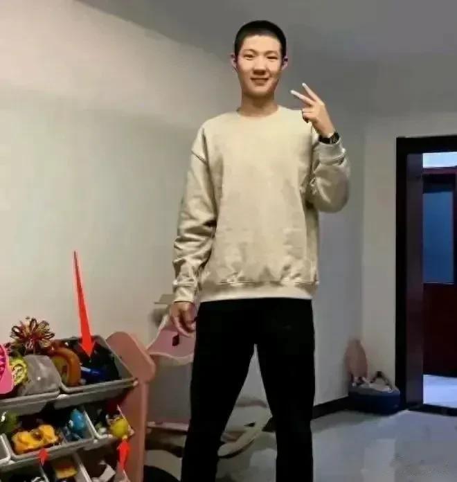今天最大的瓜！李双江儿子被曝并没有去美国！

此前，曾有网友爆料，李天一出狱后，