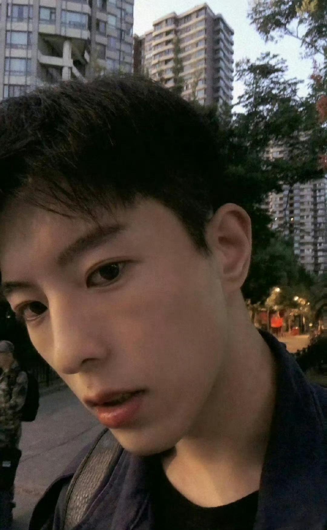 ⭐黄星邱鼎杰 🍁星有千千杰 不能说一模一样吧但是也大差不差吧