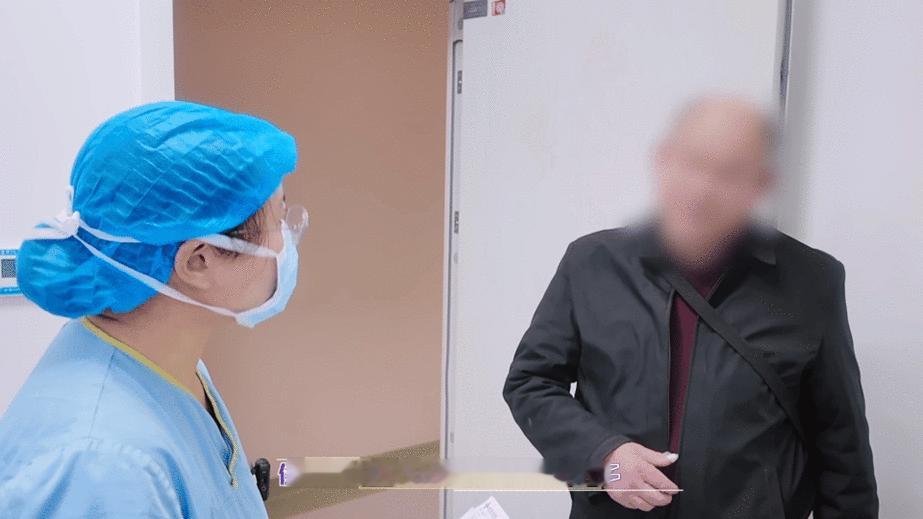 重庆一男孩无痛大出血致休克 一场与失血赛跑的抢救，医生谨慎评估病情选择手术，顺利