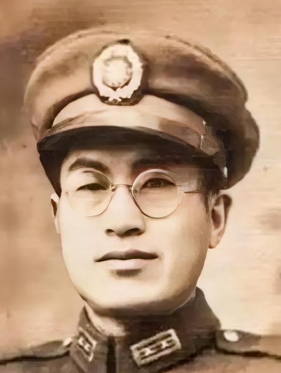 1934年，国民党一高级将领在旷野上残忍枪杀500多个手无寸铁的红军战士，蒋介石