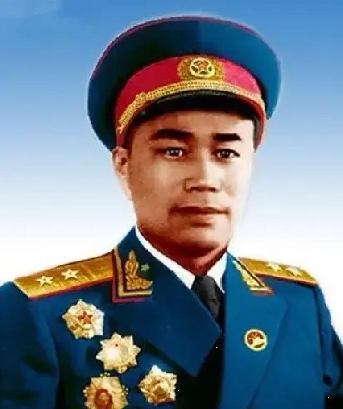 1978年，王近山去世前，下了死命令：不许前妻来灵堂。可前妻还是来了，警卫员拦住