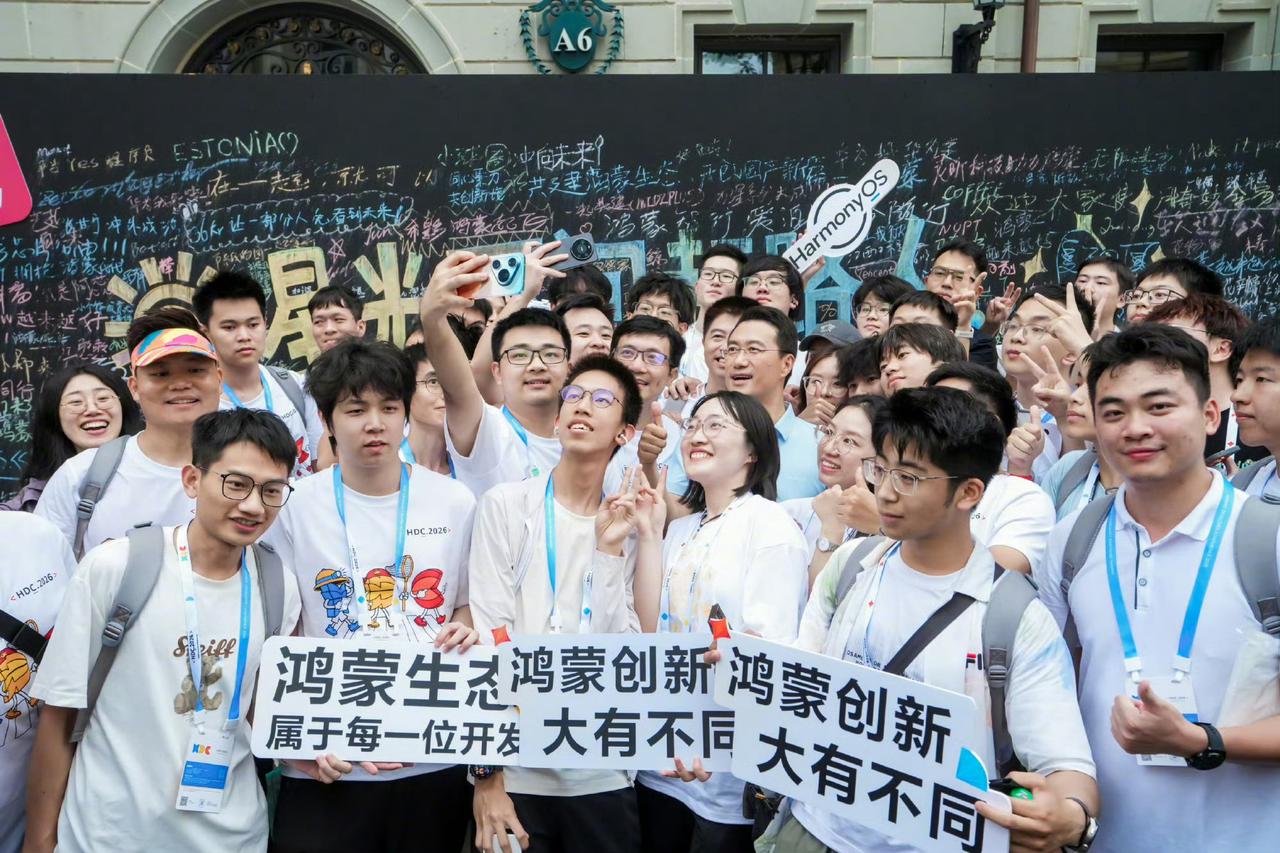 说实话，第一眼看到这个热搜我本能地想：又是哪种标题党？但翻了几个信源，数据对得上