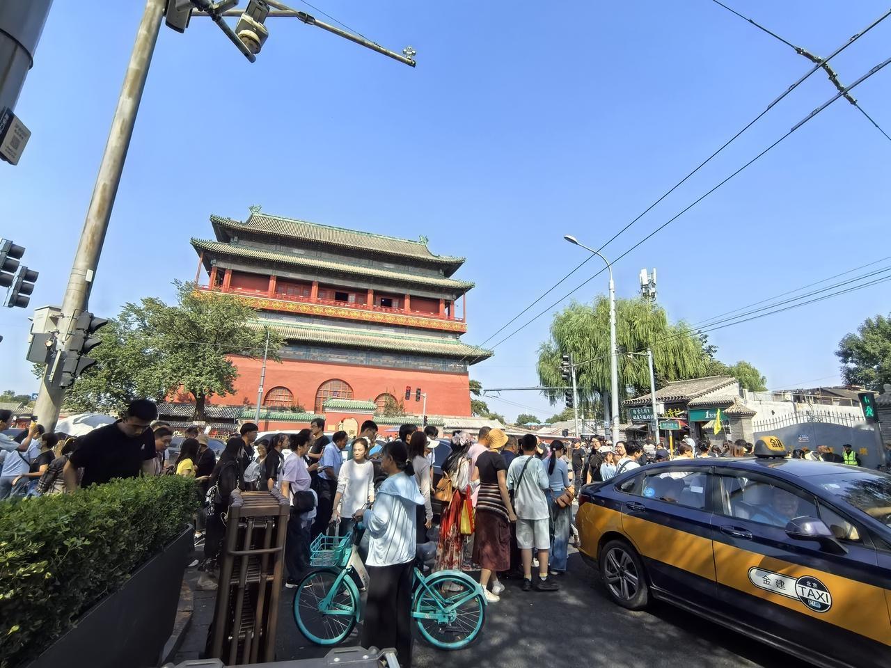 鼓楼实拍 这乌泱乌泱的游客 来玩可千万别开车[耶][耶][耶]