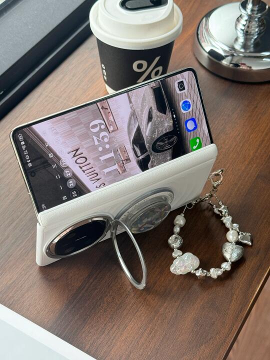 镜头自带支架的波漾壳☁️☁️ | 华为MateX6