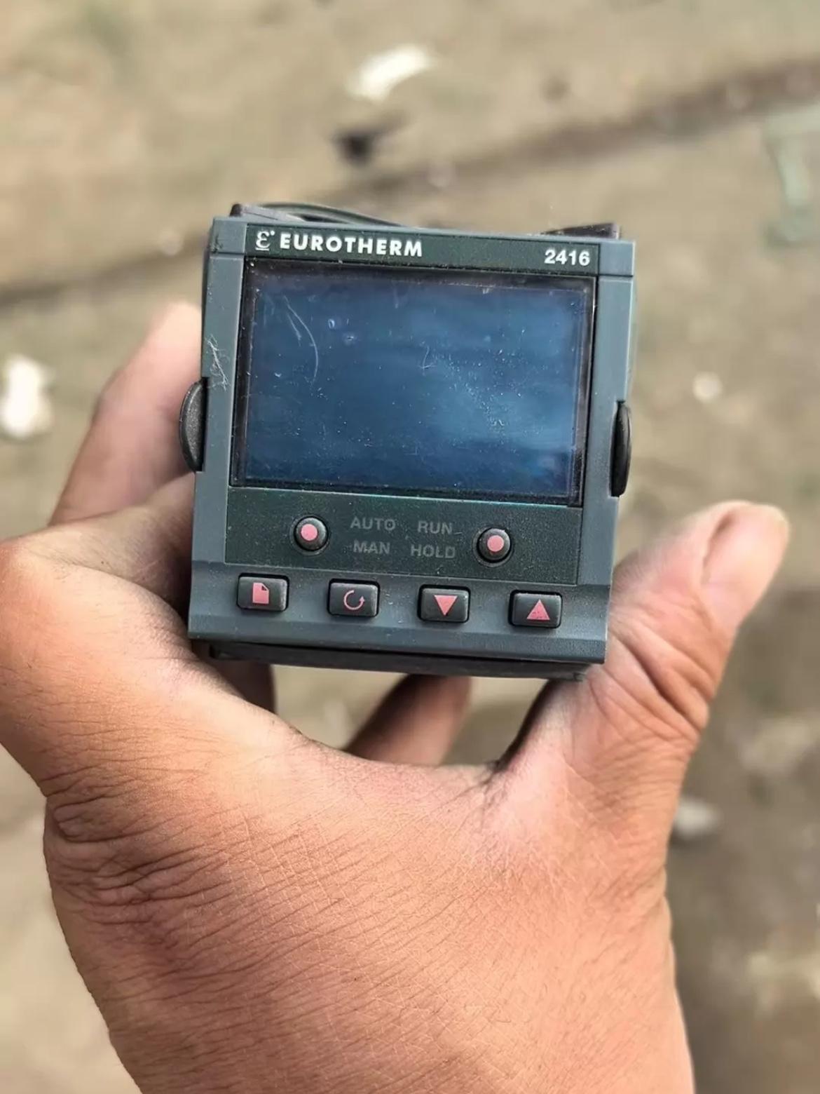 今天在广州鬼市花了5块钱淘了一个很奇怪的东西；我也不知道是个什么东西，看着像迷你