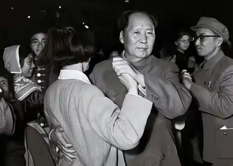 1973年，有位广西女子写信，自称是毛主席的“女儿”，警卫说这肯定是骗子，但出乎