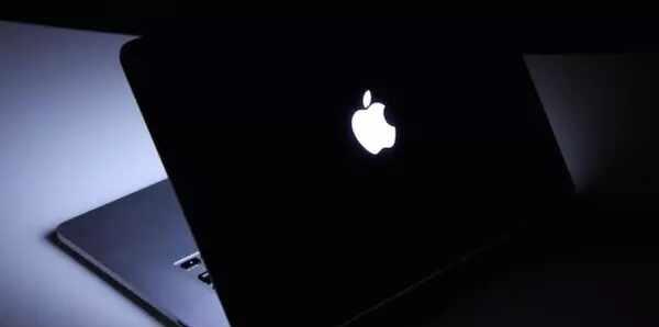 发光的  回来了，但是性质全变了
看到今天 OLED MacBook Pro 