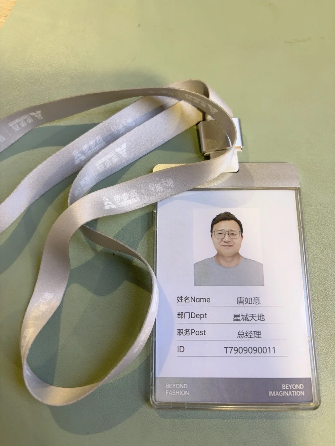 别人逛商场消费，我守着整座商场打工👏