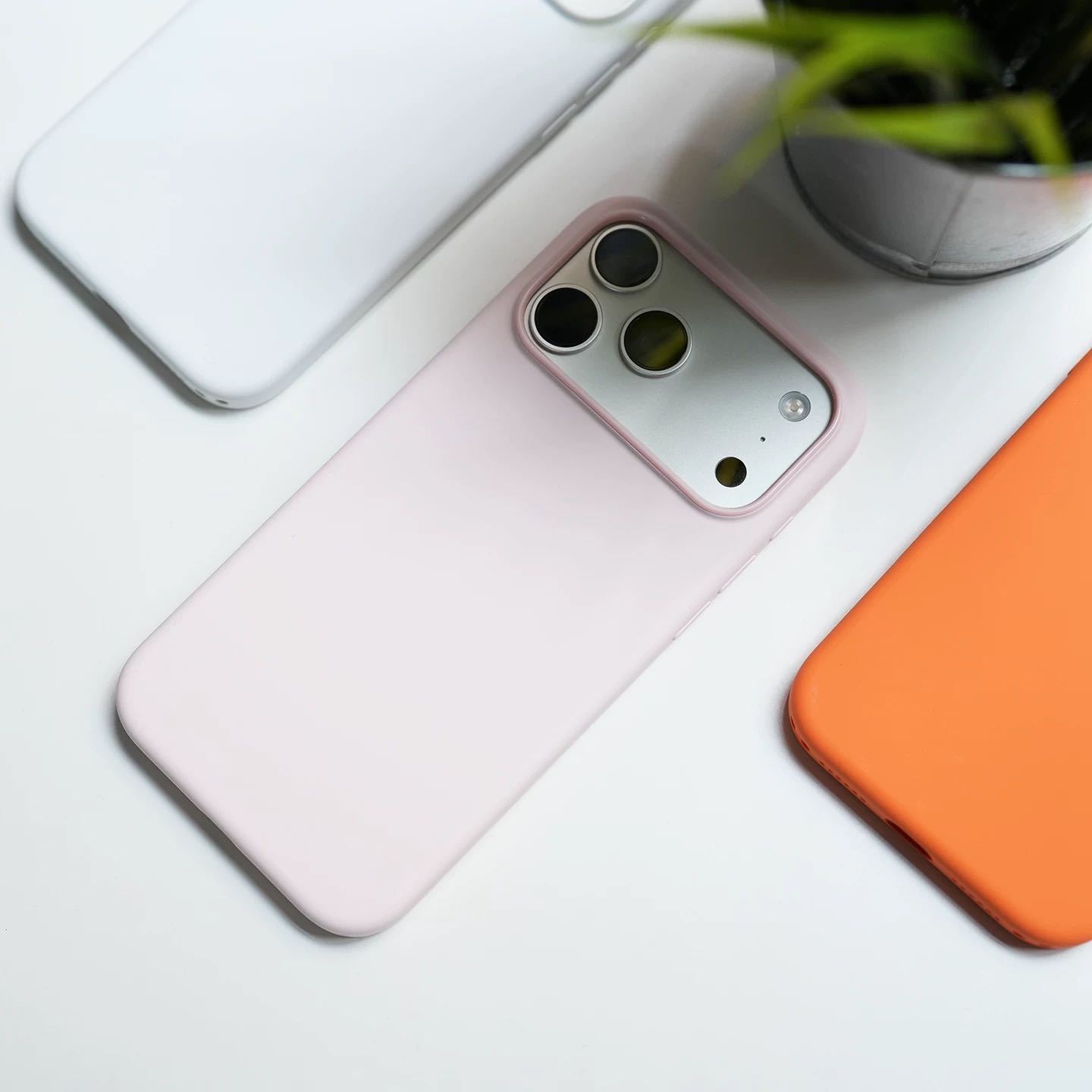 不知道有没有眼尖的小伙伴看到，主图已经换了，浅粉色的选项已经加了～嗯！这次iPh