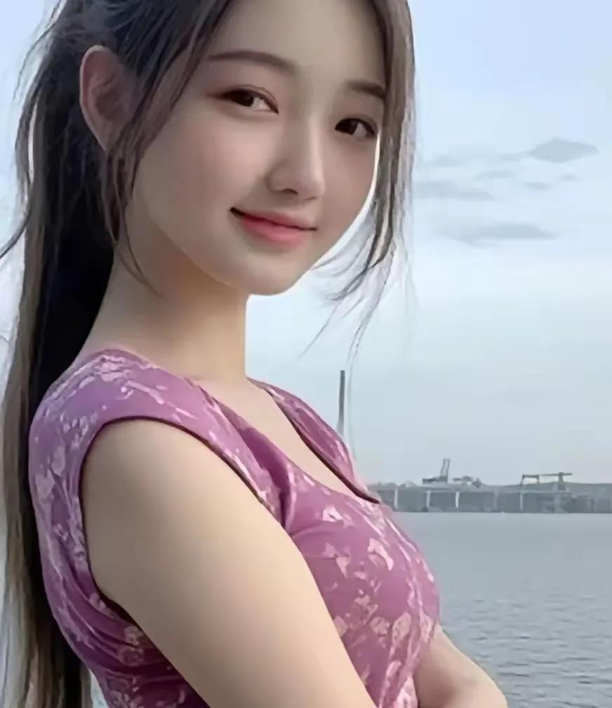 电路板上的春天
文/半岛诗人
  
键盘敲碎冰河纪的倒影  
数据洪流漫过青铜器