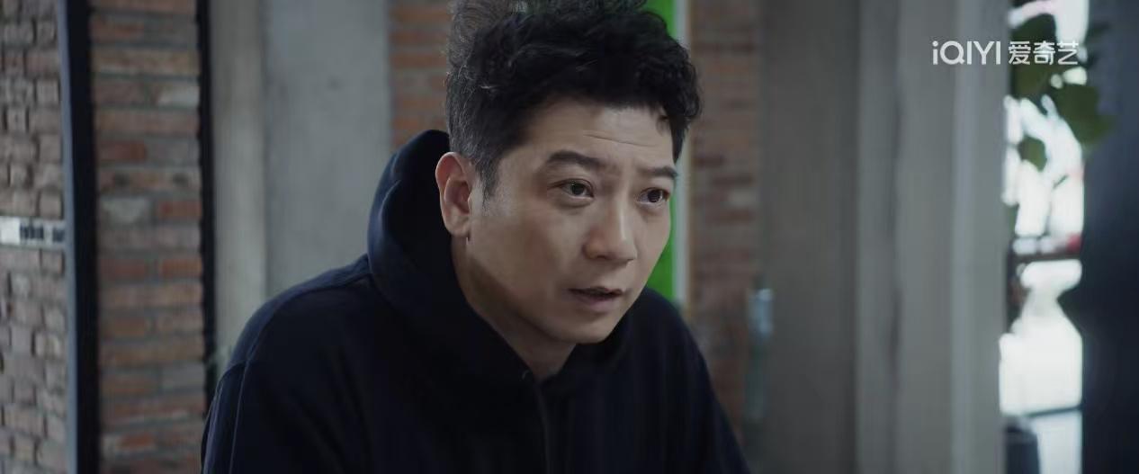 《轻年》这部剧太好玩了！

剧中老王为了给儿子报一个补习班，托人专门打听了一家补