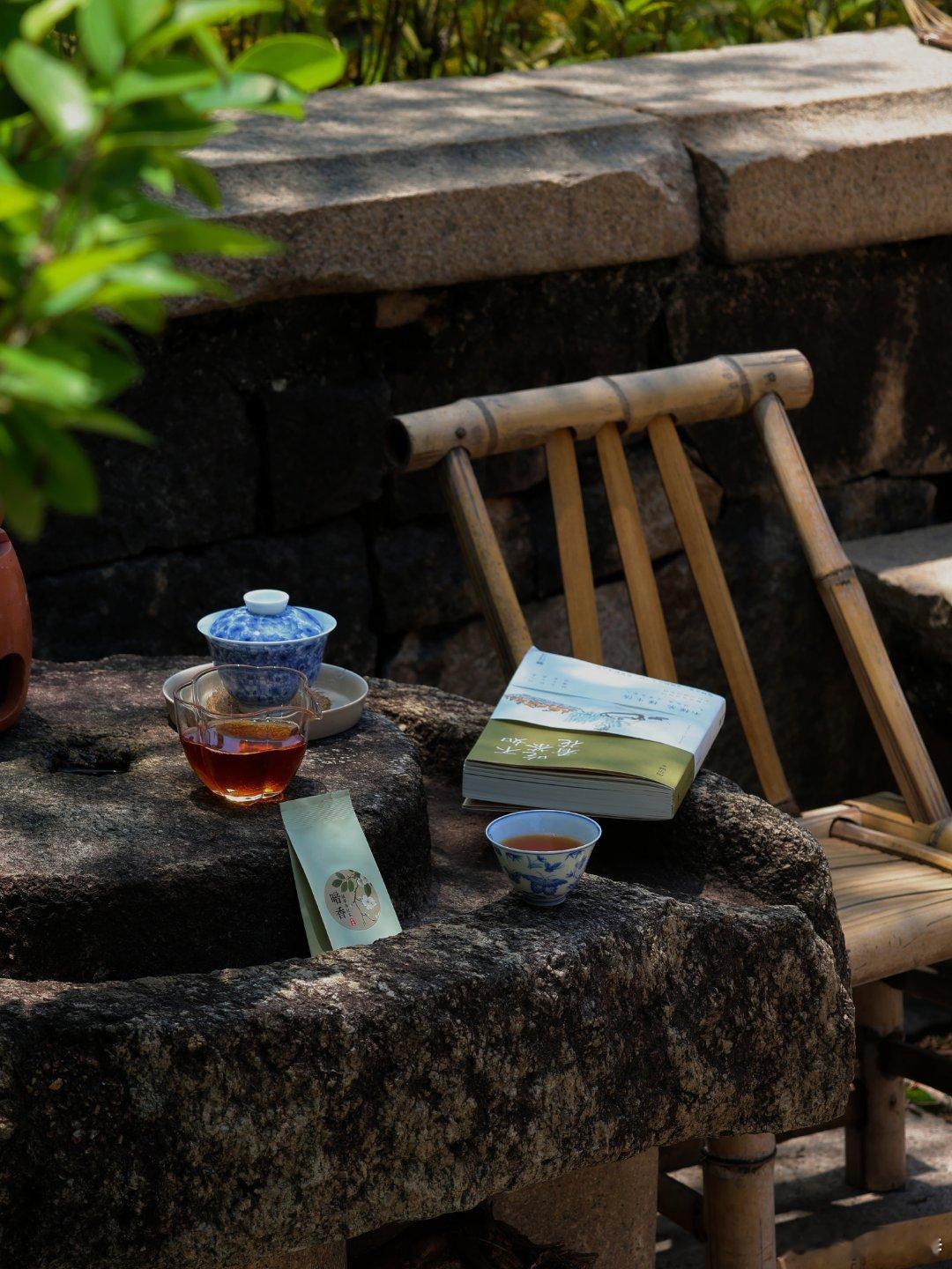 喝茶，让日子慢下来，发现生活的温柔在自己的节奏里喝茶、翻书、放空不用追赶时间不用