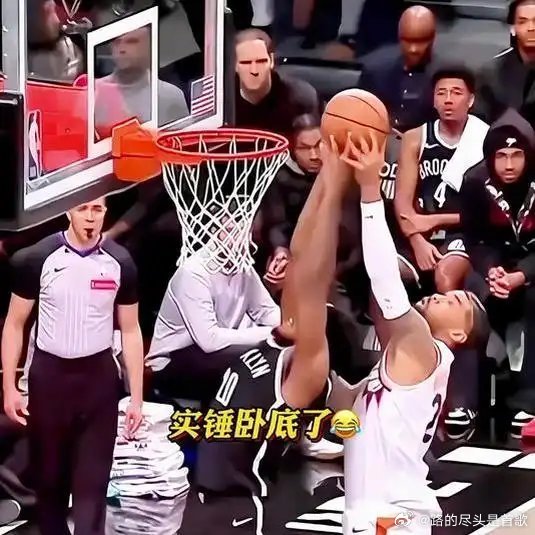 《实锤了😂卧底就是你😂直接扣进自家篮筐😂》播放量：691作者：精彩体育网页