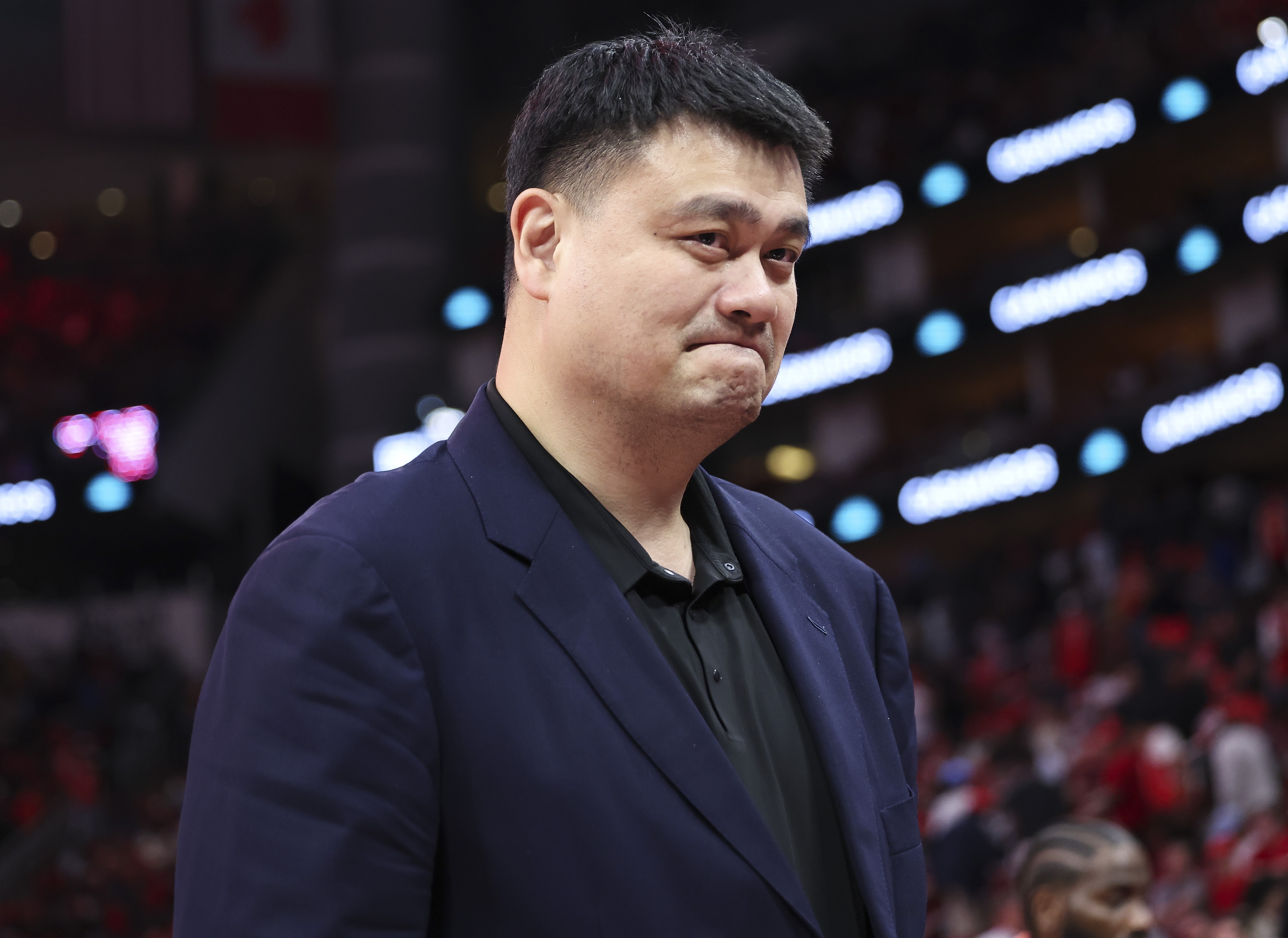 中国体育的旗帜！姚明￼抵达米兰，将会参加2026冬奥会开幕式、传递冬奥火炬。姚明