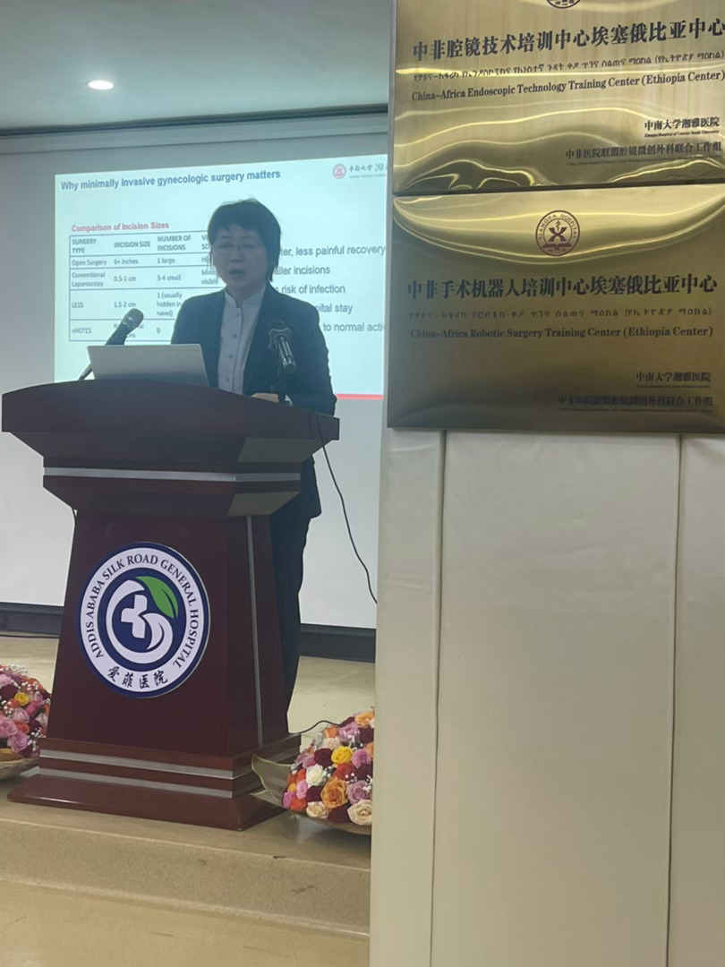 快讯：母校中南大学附属湘雅医院外科泌尿科妇科专家一行六人，以我们医院为基础，建立