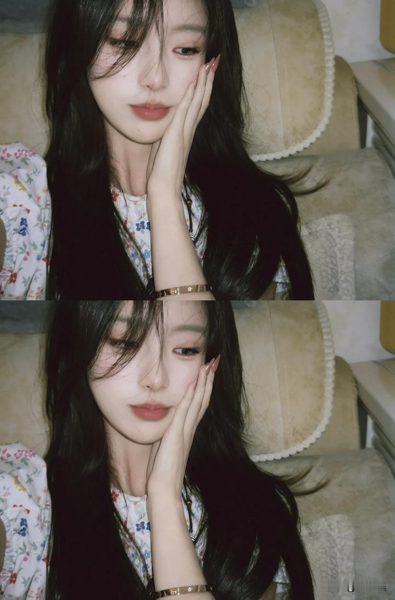 长发拂面，笑靥如花。