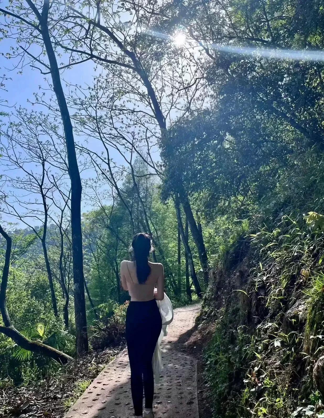 一个人的外表，就是一个人价值的外观。它藏着你自律的生活，还藏着你正在追求的人生。