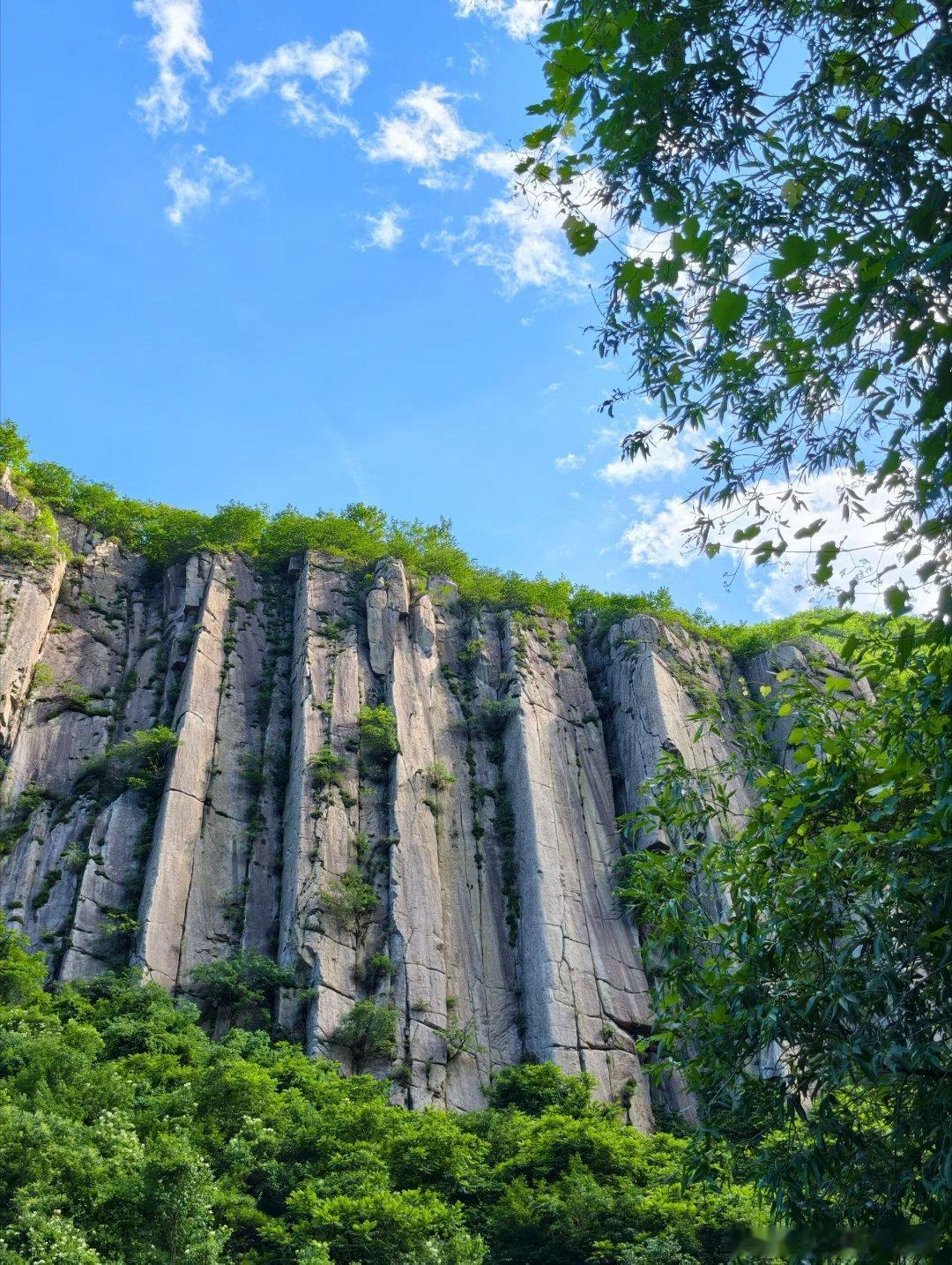 小小七的生活方式秦皇岛旅游 偶遇枯水期的九道缸瀑布，多了一份静谧、骨感与清幽～ 