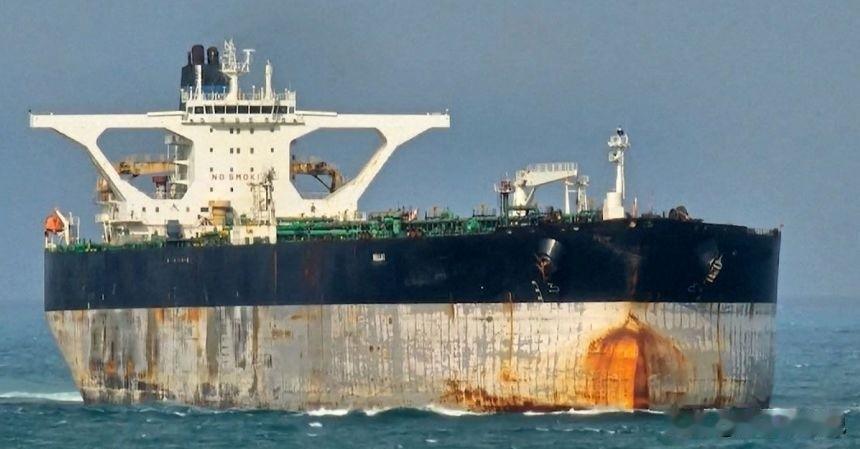 美军扣俄油轮，特朗普施压中俄，七国联手发声
美国在公海上把一艘挂着俄罗斯国旗的油