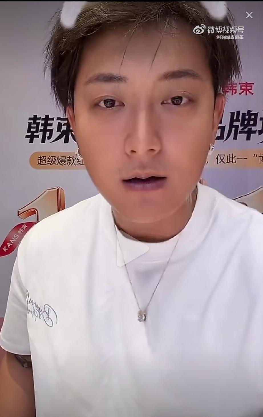 黄子韬情绪失控不是最大的问题，
你们发现了吗，他的嘴唇颜色很不正常。

是紫色的