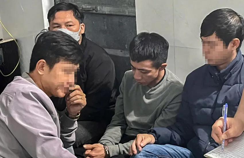 越南富安省摧毁大型枪支弹药“工厂
越南富安同和镇警方发现了一家以丁为首的枪支弹药