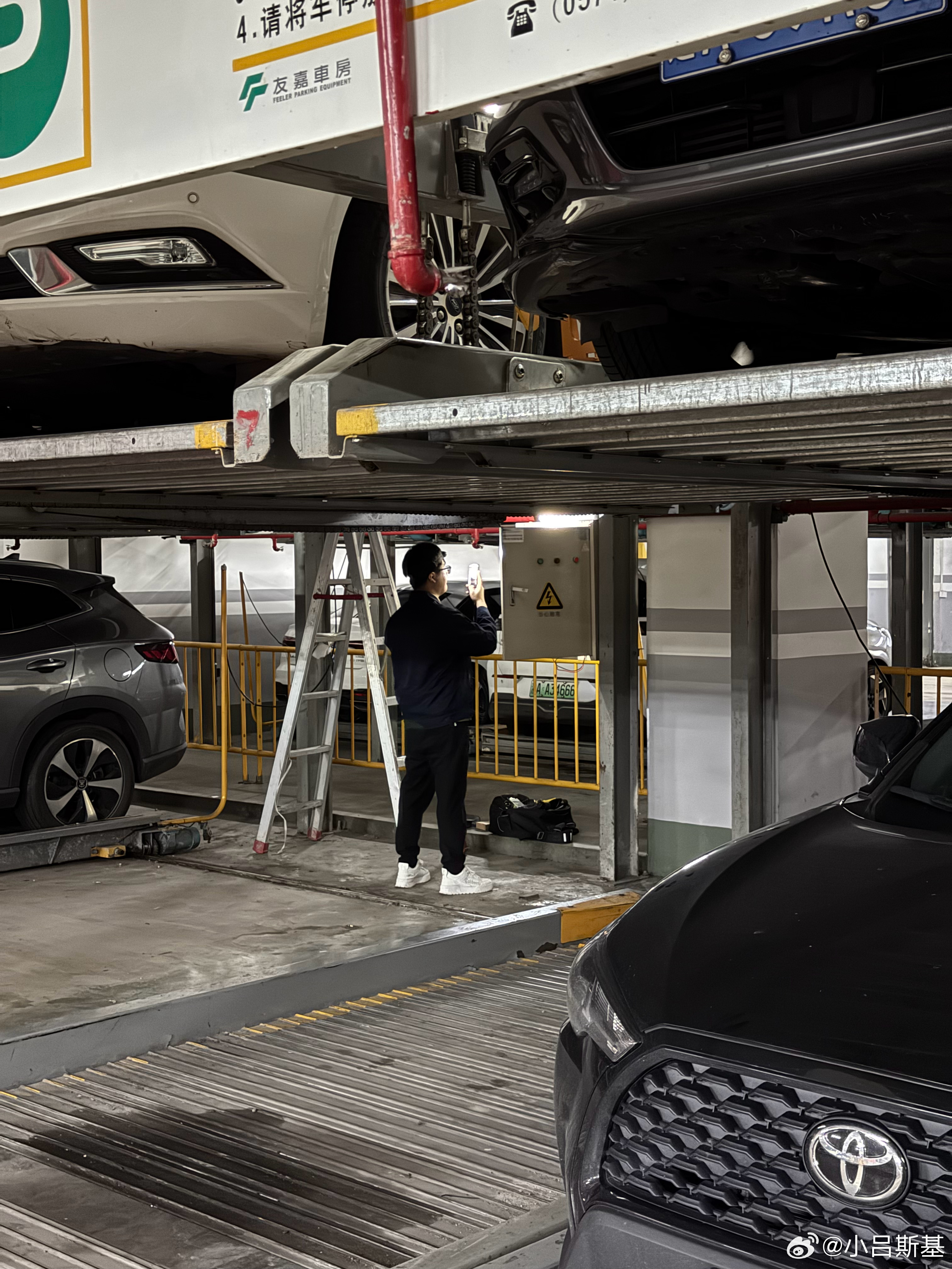 刚去了趟医院停的机械车位，一出来被告知机械车位升降坏了，已经修了1个多小时了，今