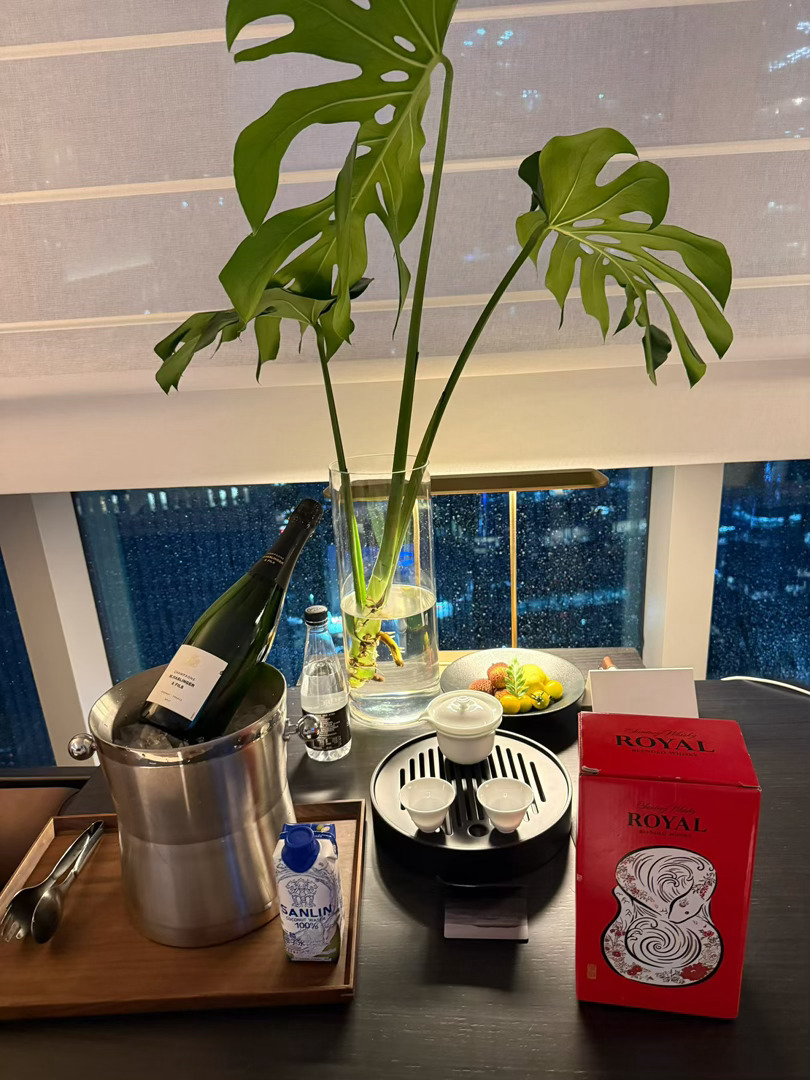 贴黑胶带景甜 安利一下：萨和酒店萨和酒店是唯一一个，避光性拉满，毫无一点点透光的