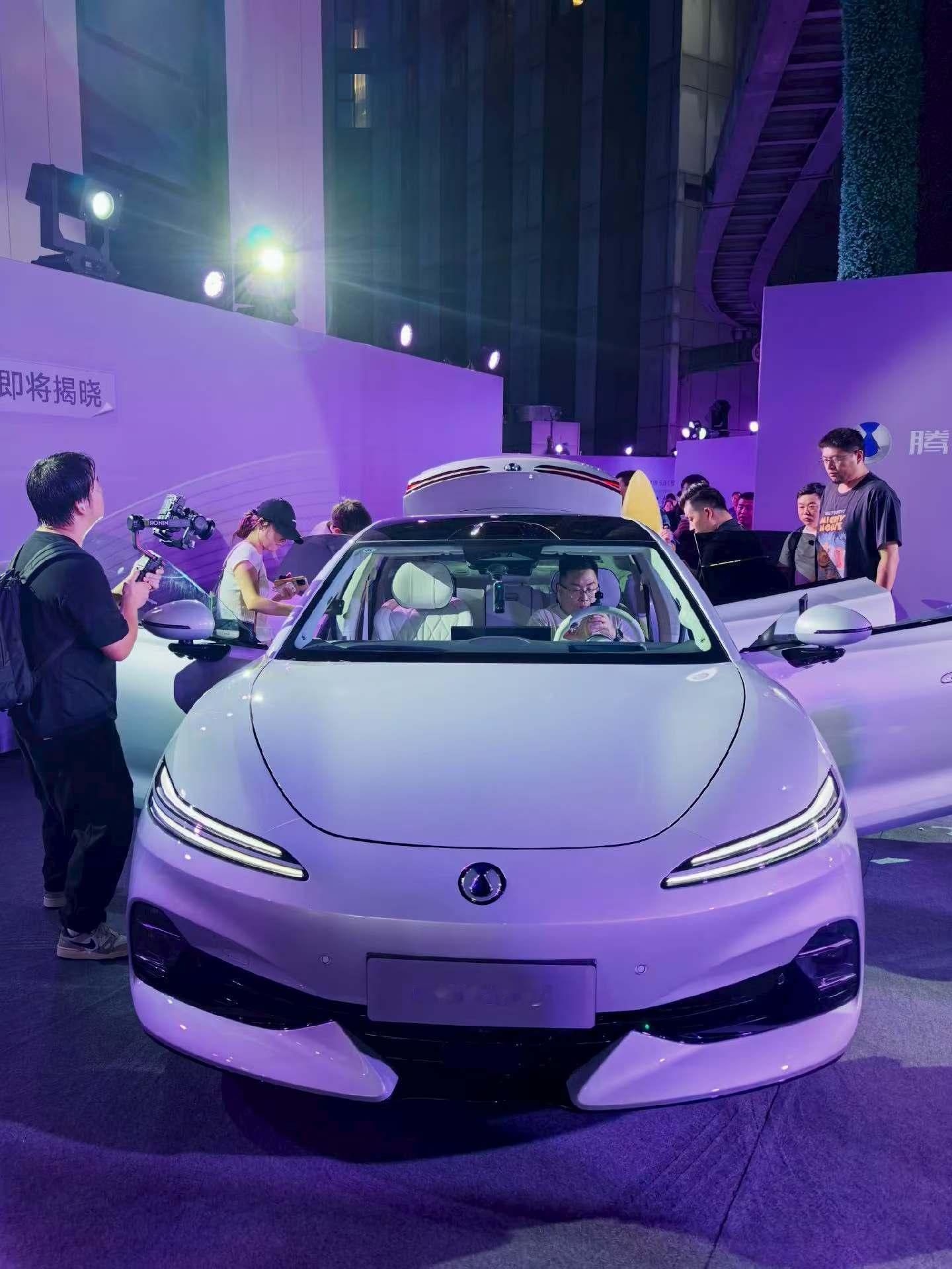 腾势Z9S 31.98万元起预售。腾势Z9S的S是SUPER之意，期待一下。百家