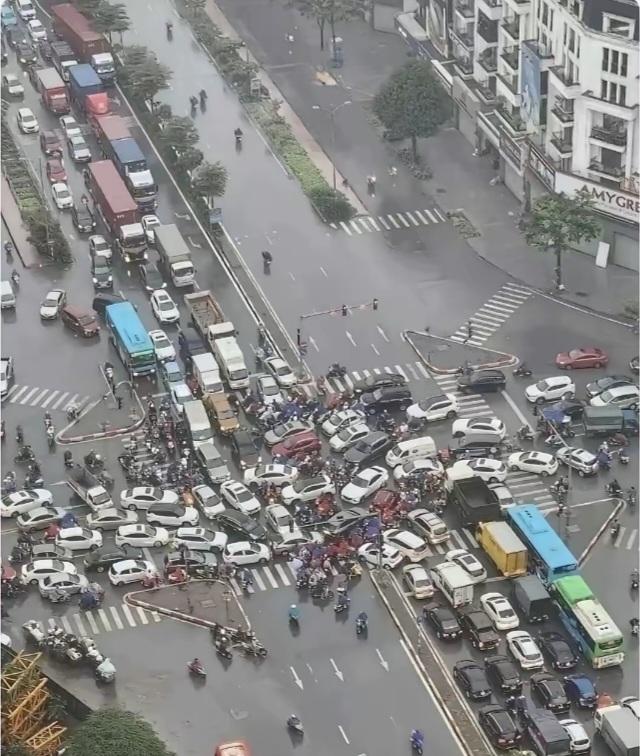 测试时程序崩了，系统无法运行，程序卡死无响应，不报错。越南经济发展就遇到了大量类