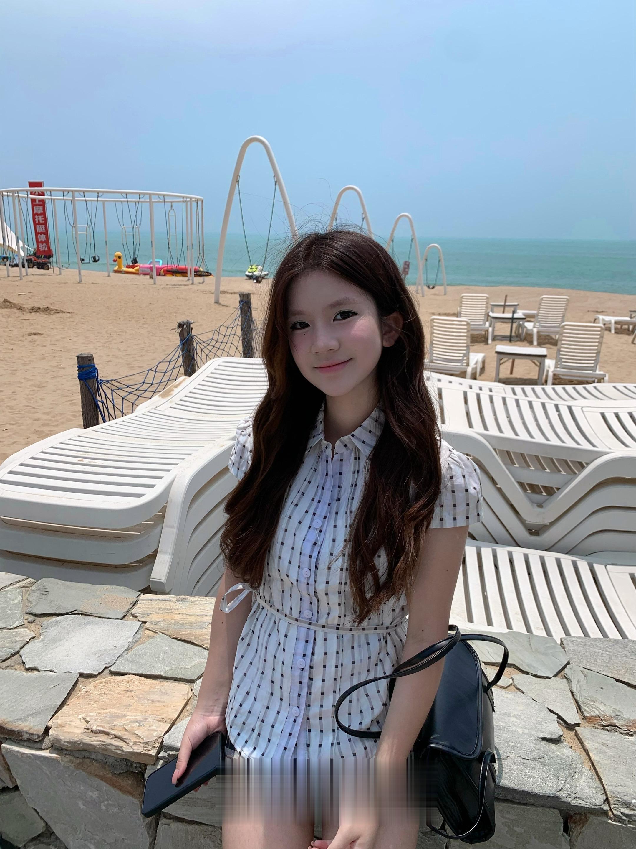 ⛱️🌤️