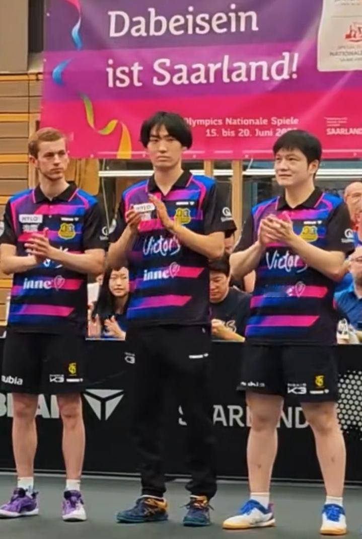 樊振东已经不仅仅属于中国了。
樊振东已经是世界的樊振东了。