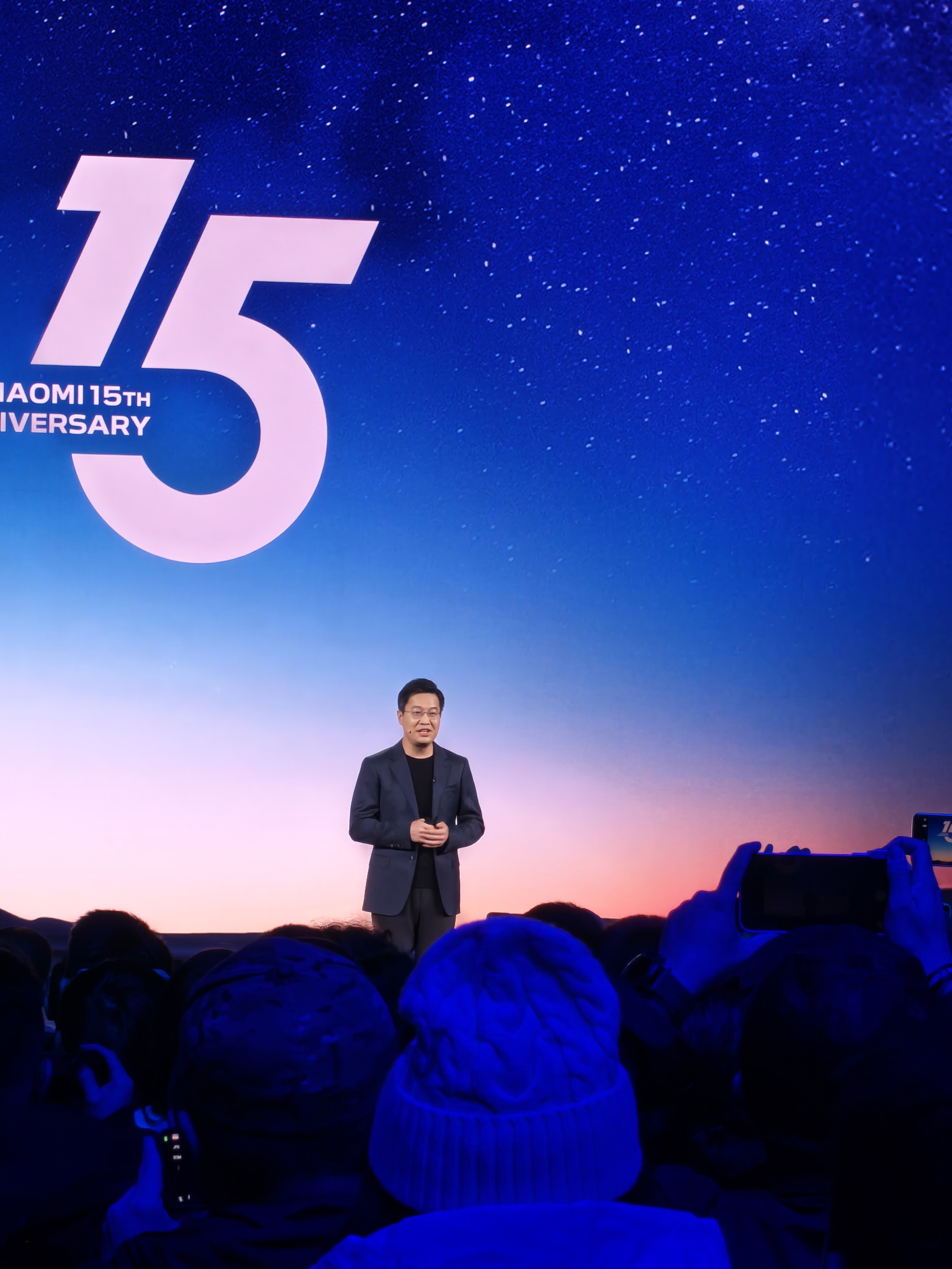 今天发布会由我在小米的另外一个好兄弟卢总主讲