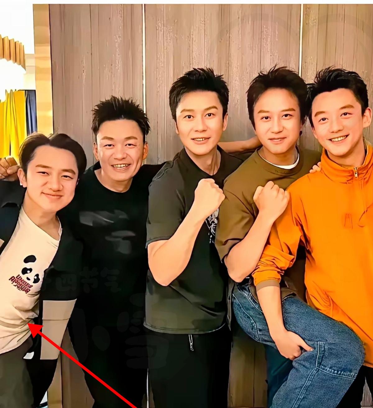 火遍全国的五位男演员，只认出王宝强、李晨、邓超、郑恺，左边那位看着超面熟，脑子卡