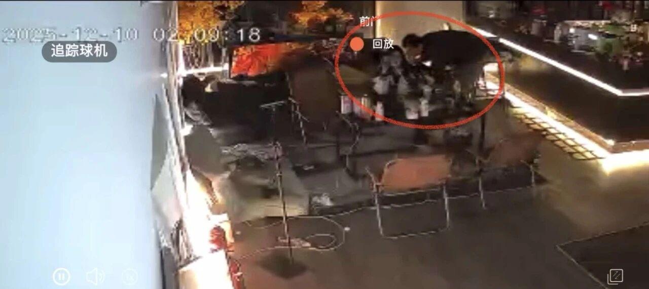 9 月 26 日潇湘晨报报道，河南洛阳男子酒馆饮酒，被女店员偷偷加入 96 度伏