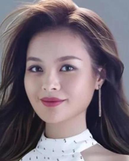青年女高音歌唱家龚爽因病逝世后，其恩师阎维文于2026年9月9日出席了在北京八宝