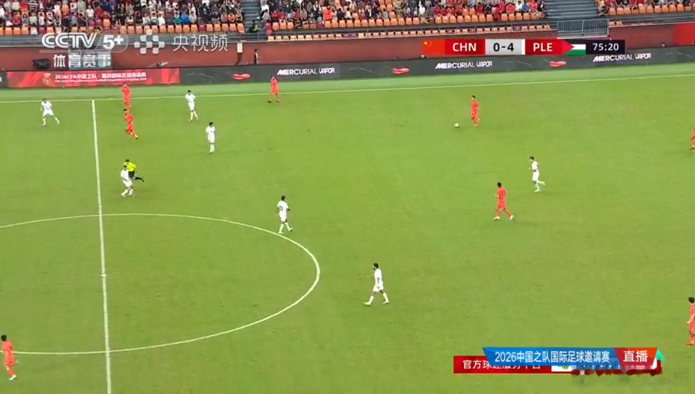 中国vs巴勒斯坦半场0：3落后，七十五分钟的时候已经0：4落后。我是断断续续地看