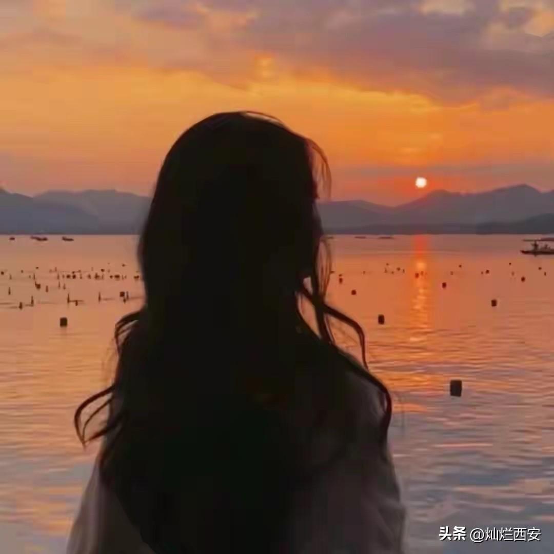 你现在为什么不愿意去交朋友呢？

因为：
朋友，
只是能锦上添花的人，
而不是雪