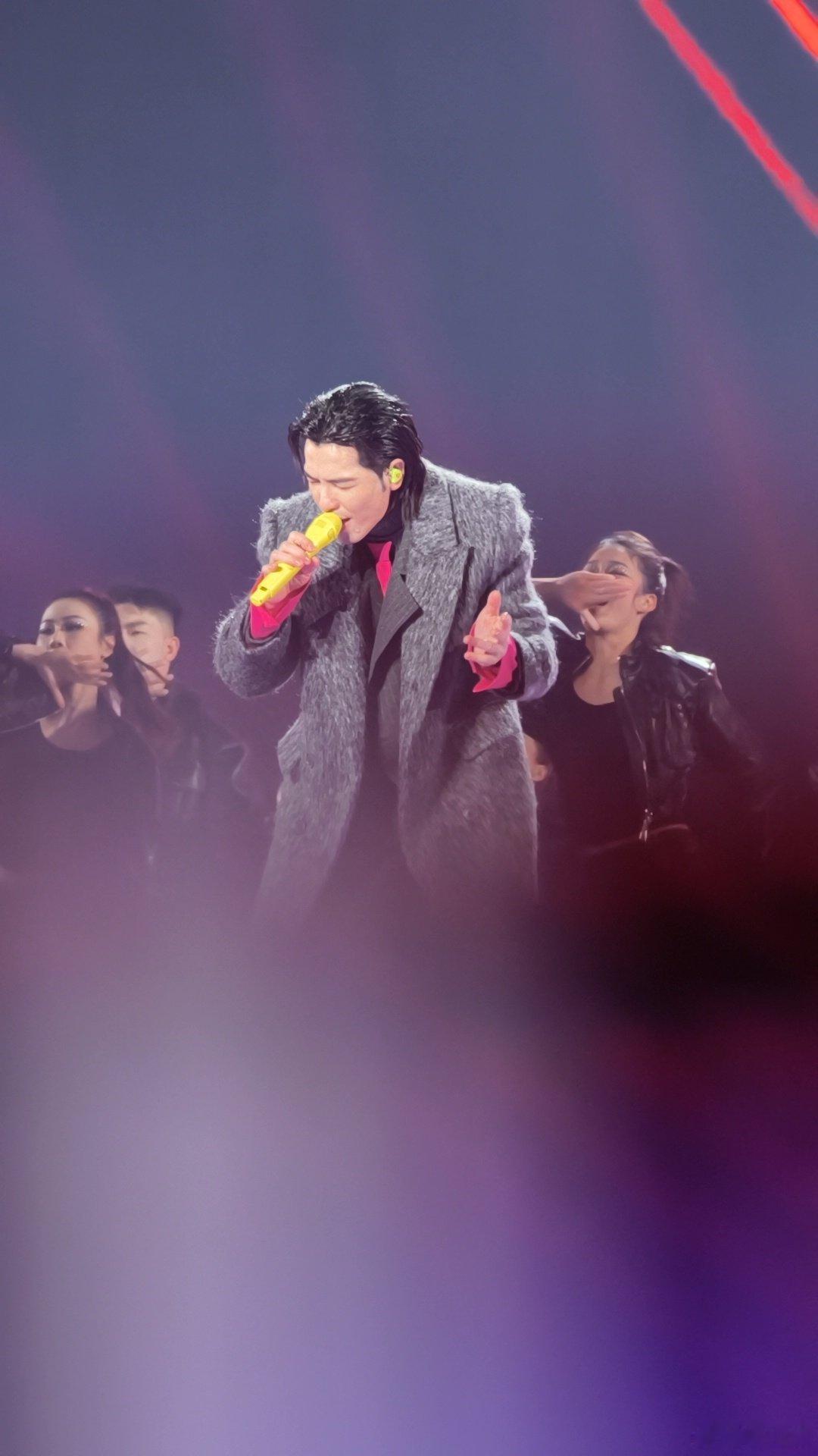 老板请看演唱会雨神登场即炸场！ vivo X300 Pro这影像稳不稳？ 