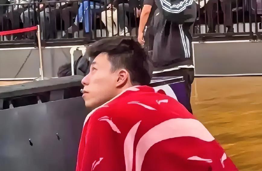 张镇麟真的很给老东家辽宁队面子CBA常常规赛今晚上海114：80狂胜辽宁。张镇麟