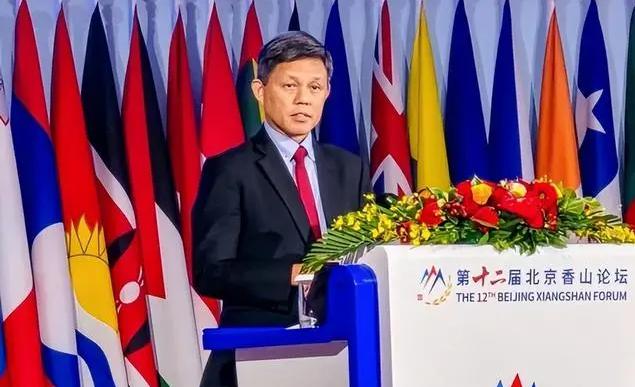 在第十三届北京香山论坛上，新加坡国防部长陈振声的发言引发了广泛关注。
发言中途，