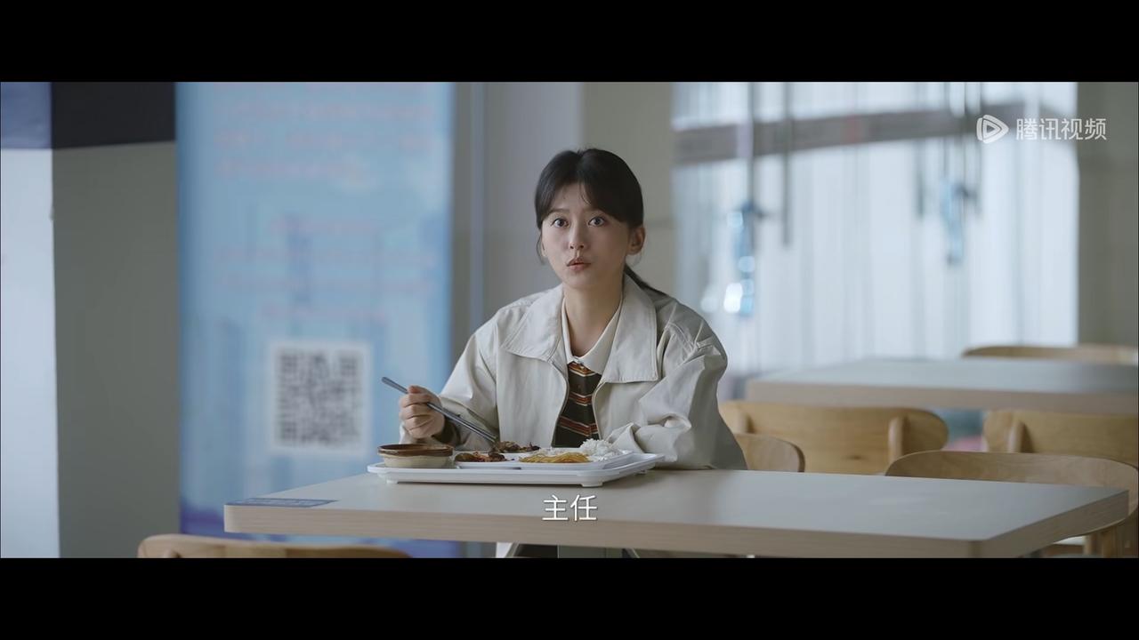 周筱风：你平时都吃这么快的吗？！你也算是学医的细嚼慢咽不懂嘛。
小叶：（心里话本