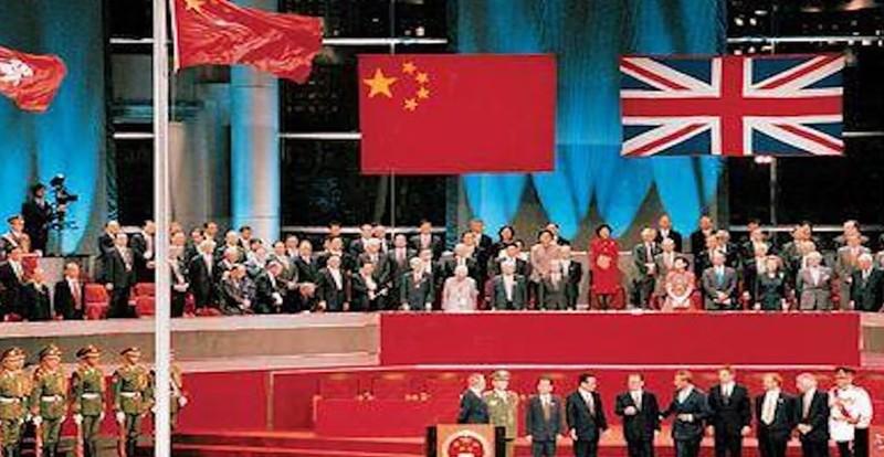 1997香港回归交接仪式上，按计划英方奏国歌用时50多秒，但他们一演奏，中方乐团